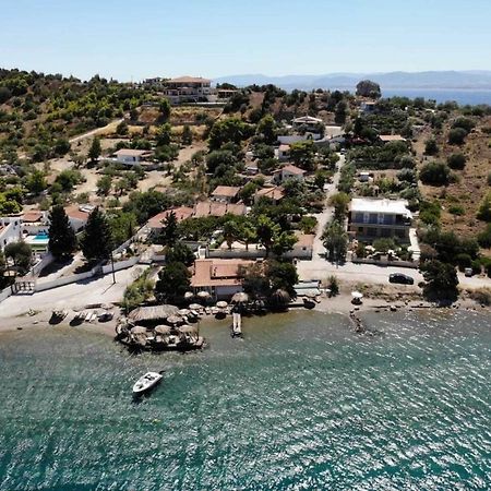 Mantas Bay Hotell Loutráki Exteriör bild