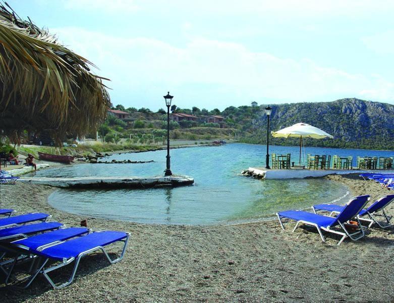 Mantas Bay Hotell Loutráki Exteriör bild