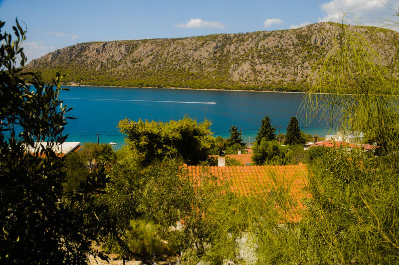 Mantas Bay Hotell Loutráki Exteriör bild
